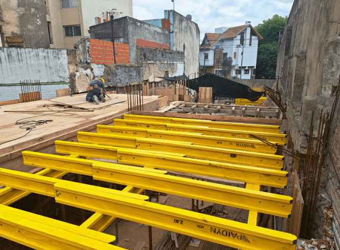 Estructura metálica en obra